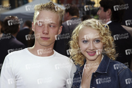 Anna Maria Mühe mit Begleitung