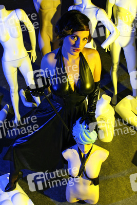 Herrin der Puppen / Mistress of Puppets