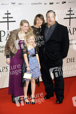 Lotte Flack, Tigerlily Hutchinson, Johanna Wokalek, John Goodman