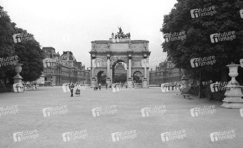 Arc de Triomphe de Caroussel und Louvre