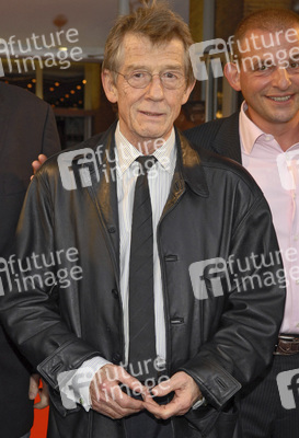 John Hurt, Dominique Horwitz