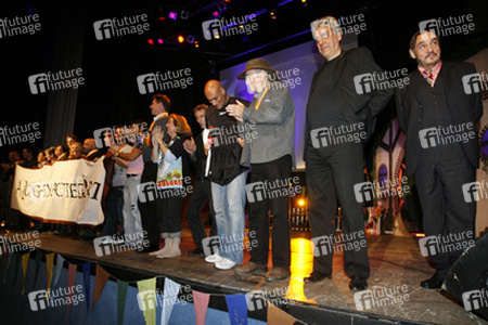 Lee Arenberg, Chris Rankin, Jamie Yeates, Stanislav Ianevski, Mark Ferguson, Lori Dungey, Jed Brophy, Shane Rangi, Brad Dourif, Paul Norell, John Rhys-Davies