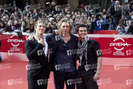Charlie Bewley, Jamie Campbell Bower, Cameron Bright