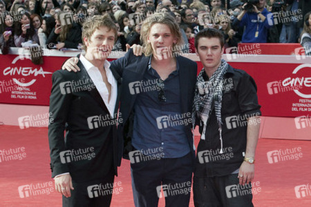 Charlie Bewley, Jamie Campbell Bower, Cameron Bright