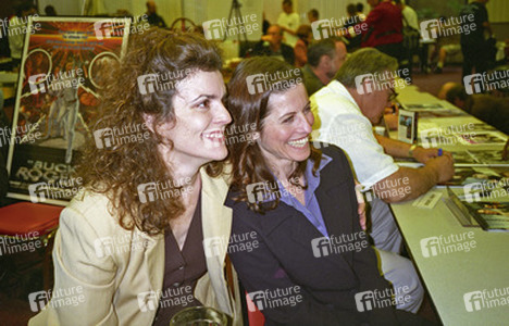 Robin Curtis, Jennifer Hetrick