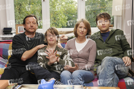 Matthias Brandt, Max Dominik, Corinna Harfouch, Adrian Topol