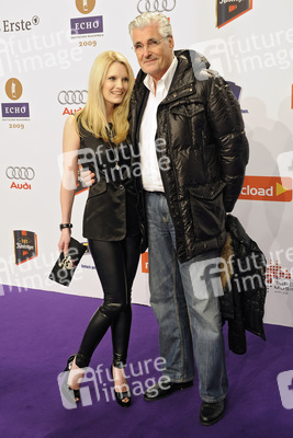 Mirja Dumont, Sky Dumont