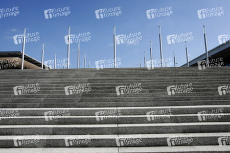 Treppe zur Expo 2000 Fußgängerbrücke