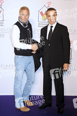 Kevin Costner, Bane Knezevic