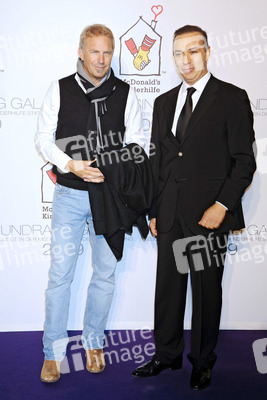 Kevin Costner, Bane Knezevic