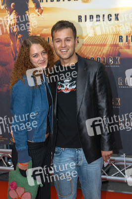 Oona-Devi Liebich, Ismail Sahin