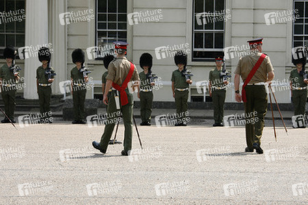 Welsh Guards beim Exerzieren im Hof der Wellington Barracks