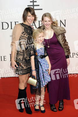 Johanna Wokalek, Tigerlily Hutchinson, Lotte Flack