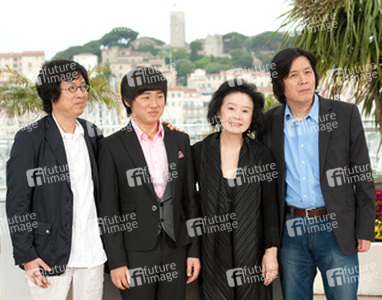 Jun-dong Lee, David Lee / Da-wit Lee, Yun Jung Hee / Jeong-hee Yoon, Chang-dong Lee