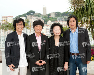 Jun-dong Lee, David Lee / Da-wit Lee, Yun Jung Hee / Jeong-hee Yoon, Chang-dong Lee