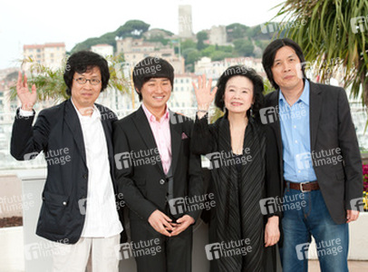 Jun-dong Lee, David Lee / Da-wit Lee, Yun Jung Hee / Jeong-hee Yoon, Chang-dong Lee