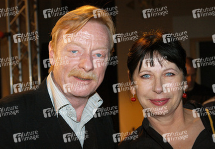 Otto Sander, Monika Hansen