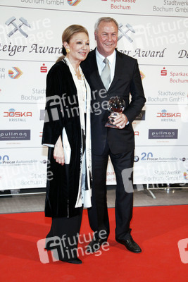 Farah Pahlavi, Robert Wilson