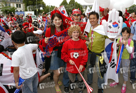 Fans aus Süd-Korea auf der Fanmeile