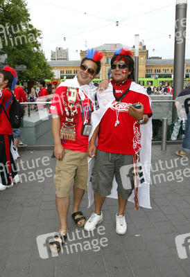 Fans aus Süd-Korea vor dem Hauptbahnhof