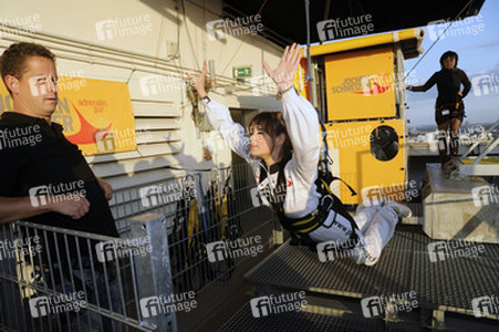 Jochen Schweizer, Emilia Schüle