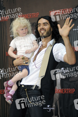 Russell Brand und Felicitas, die Tochter eines der anwesenden Pressefotografen