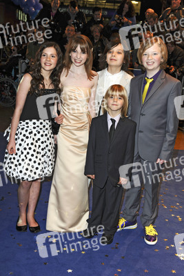 Lil Woods, Rosie Taylor-Ritson, Asa Butterfield, Oscar Steer, Eros Valhos