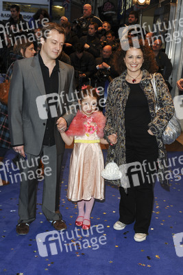Nadia Sawalha mit Familie