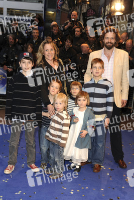 Sarah Beeny mit Begleitung