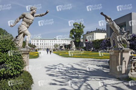 Borghesisches Fechterpaar am stadtseitigen Eingang und Schloss Mirabell