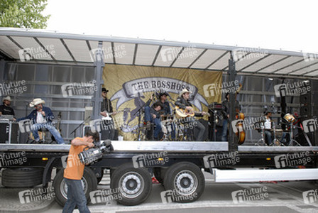 Malcolm 'Hank Williamson' Arison, Stefan 'Russ T. Rocket' Buehle