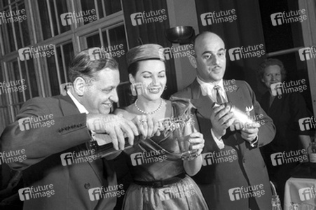 Yvonne De Carlo, Artur Brauner