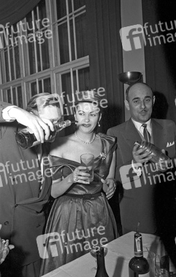 Yvonne De Carlo, Artur Brauner