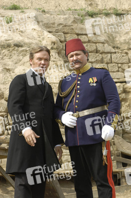 ustus von Dohnányi als Oskar Neumann und Aykut Kayacik als türkischer Pascha