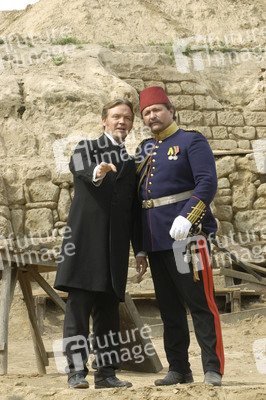 Justus von Dohnányi als Oskar Neumann und Aykut Kayacik als türkischer Pascha