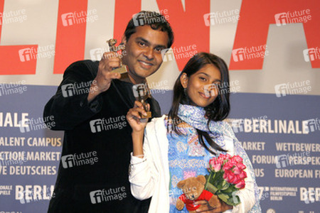 Rajnesh Domalpalli, Mamatha Bhukya