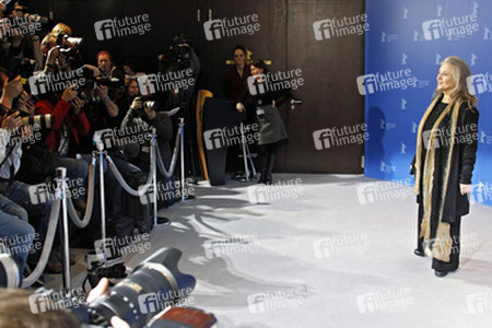 Hanna Schygulla mit Fotografen