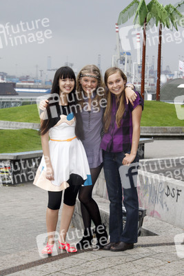 Charlotte Nicdao, Sophie Karbjinski, Marny Kennedy