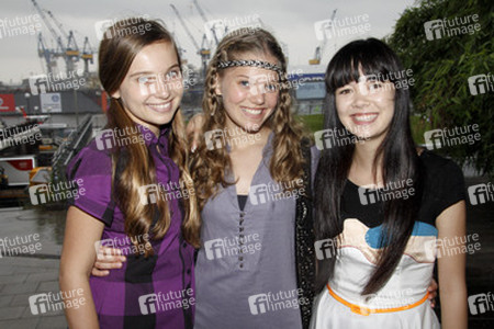 Marny Kennedy, Sophie Karbjinski, Charlotte Nicdao