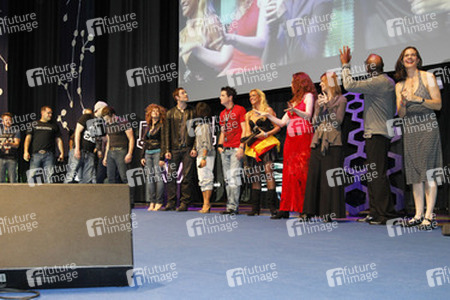 Gordon Michael Woolvett, Aaaron Douglas, Gareth David-Lloyd, James Marsters, Luciana Carro, Tahmoh Penikett, Kandyse McClure, Manu Intiraymi, Chase Masterson, Suzie Plakson, Martha Hackett, Michael Dorn, Terrz Farrell