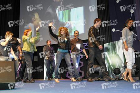 Gordon Michael Woolvett, Gareth David-Lloyd, Lolita Fatjo, David Hewlett, Luciana Carro, Cliff Simon, Tahmoh Penikett, Kandyse McClure