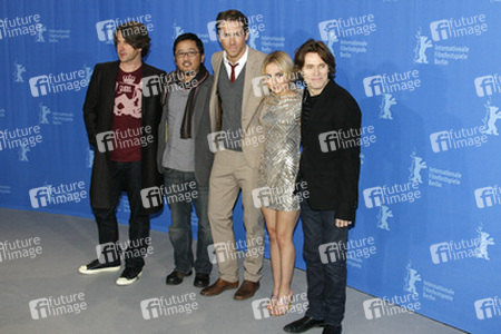 Marco Weber, Dennis Lee, Ryan Reynolds, Hayden Panettiere, Willem Dafoe