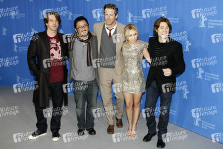 Marco Weber, Dennis Lee, Ryan Reynolds, Hayden Panettiere, Willem Dafoe