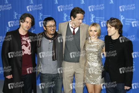 Marco Weber, Dennis Lee, Ryan Reynolds, Hayden Panettiere, Willem Dafoe