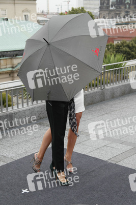 Rachel Nichols, Sienna Miller