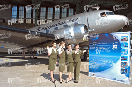 Rosinenbomber mit Stewardessen