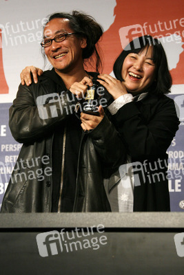 Izuru Kumasaka, Keiko Araki