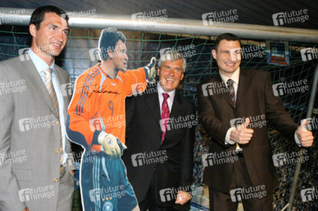 Vitali und Wladimir Klitschko mit Peter Müller