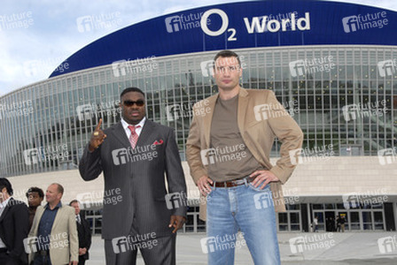 Samuel Peter, Vitali Klitschko
