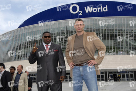 Samuel Peter, Vitali Klitschko